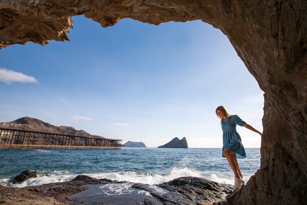 Chica en águilas