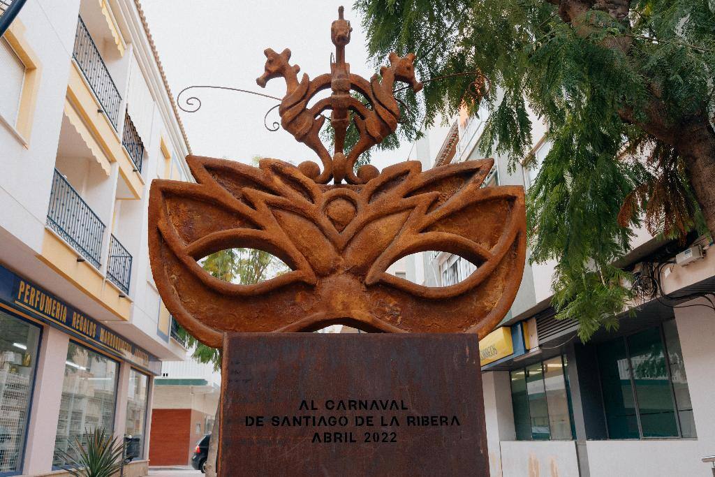 monumento al carnaval santiago de la ribera